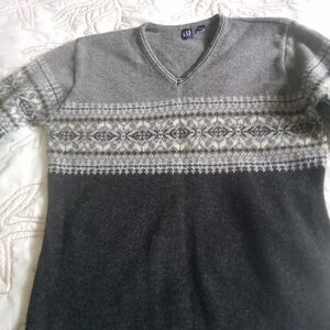 GAP Women's Gray & Charcoal V-Neck Fair Isle Sweater